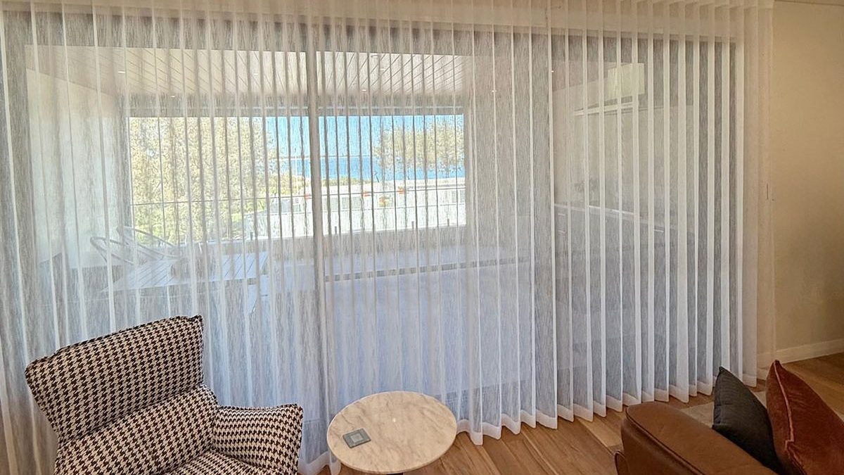 Sheer-Curtains-and-Blinds_4