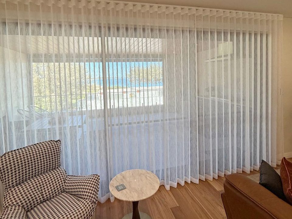 Sheer-Curtains-and-Blinds_4